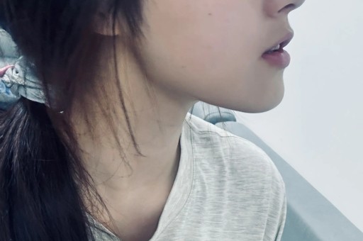 丑闻！白人网红“偷”走黑人模特身体被抓包后竟甩锅AI