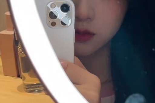 25岁男子猥亵20余名独行女性获刑8个月；“自己在淋雨却为小动物遮风挡雨”外卖小哥大雨中救断腿小狗感动无数网友｜三工晨报